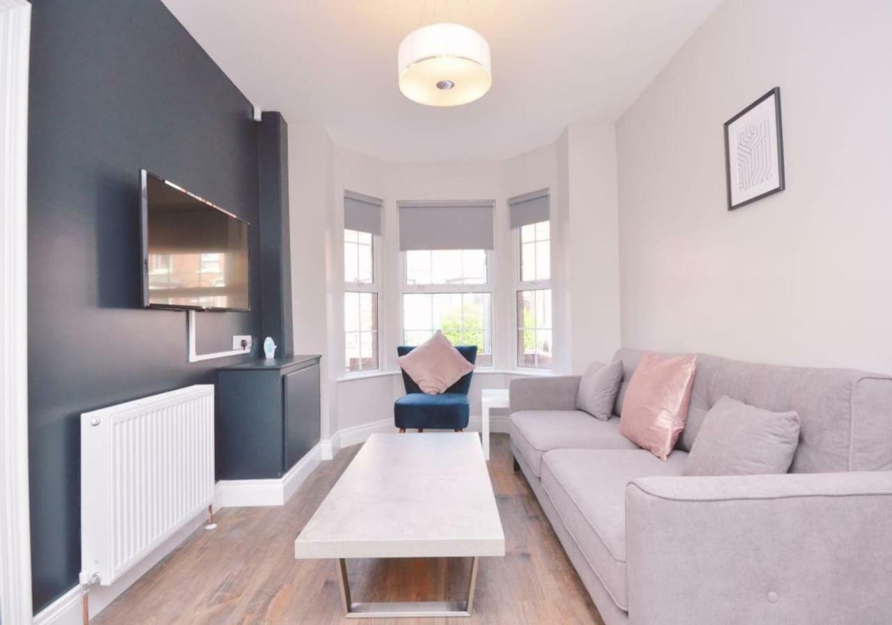 Queens Quarter Townhouse 1 เบลฟาสต์ ภายนอก รูปภาพ