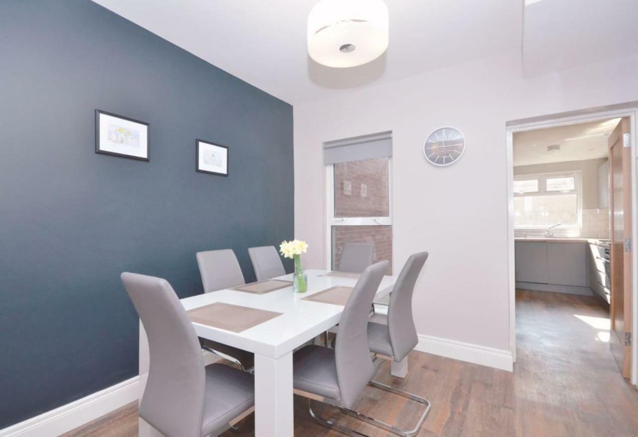 Queens Quarter Townhouse 1 เบลฟาสต์ ภายนอก รูปภาพ