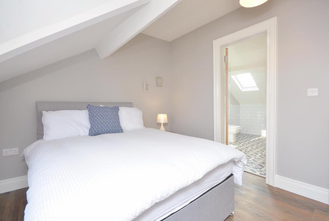 Queens Quarter Townhouse 1 เบลฟาสต์ ภายนอก รูปภาพ
